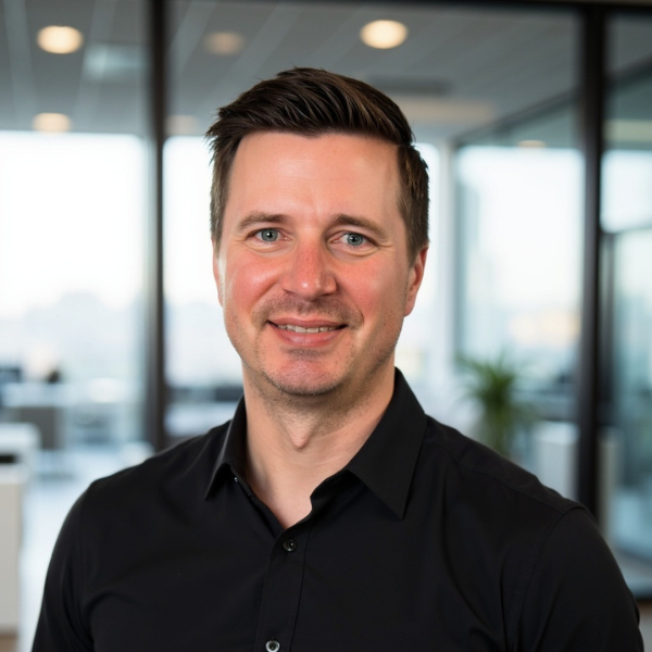 headshots_600x600 (55)